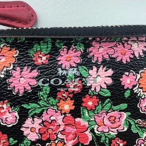 Coach Bags - NWOT Coach Flower Wallet Coach Bags - NWOT Coach Flower Wallet